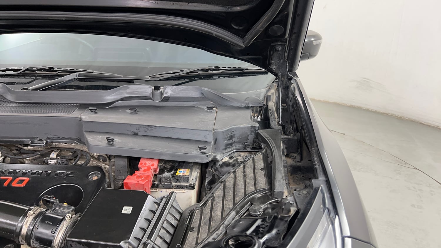 Used 2022 Tata Harrier XZ Plus Dark Edition Diesel Manual engine ENGINE LEFT SIDE HINGE & APRON VIEW