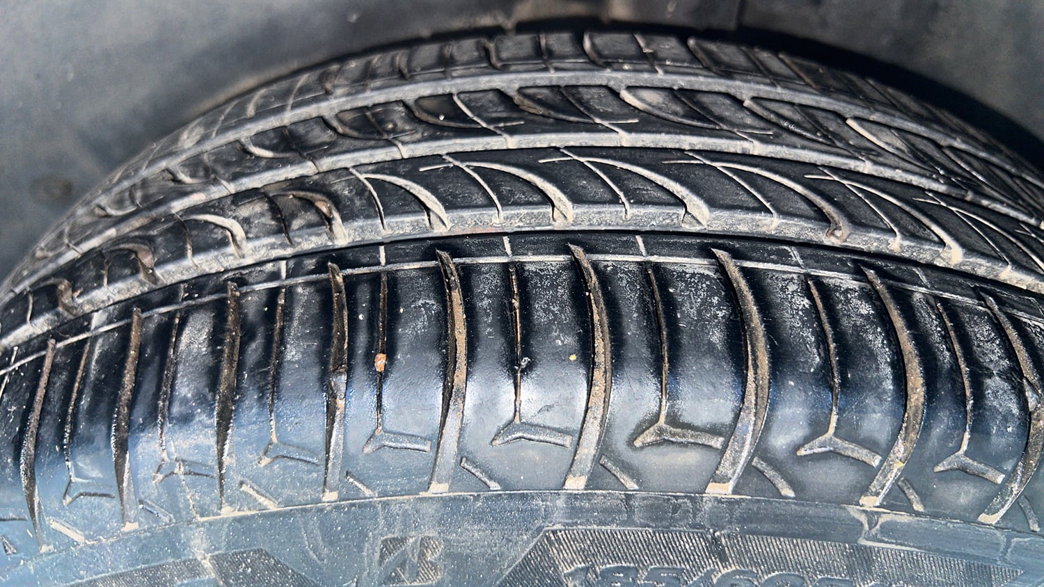 Used 2016 Volkswagen Polo Highline1.2L (P) Petrol Manual tyres LEFT REAR TYRE TREAD VIEW