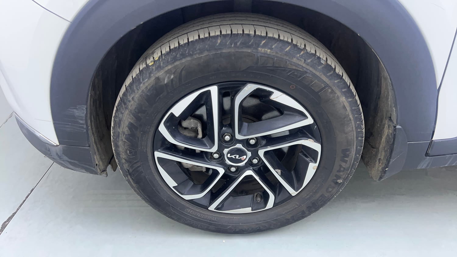 Used 2022 Kia Carens Prestige Plus 1.4 Petrol MT 7 STR Petrol Manual tyres LEFT FRONT TYRE RIM VIEW