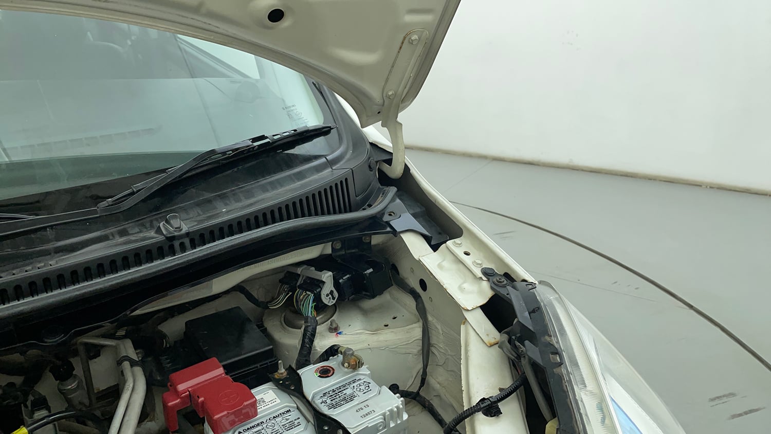 Used 2015 Maruti Suzuki Wagon R VXI Petrol Manual engine ENGINE LEFT SIDE HINGE & APRON VIEW