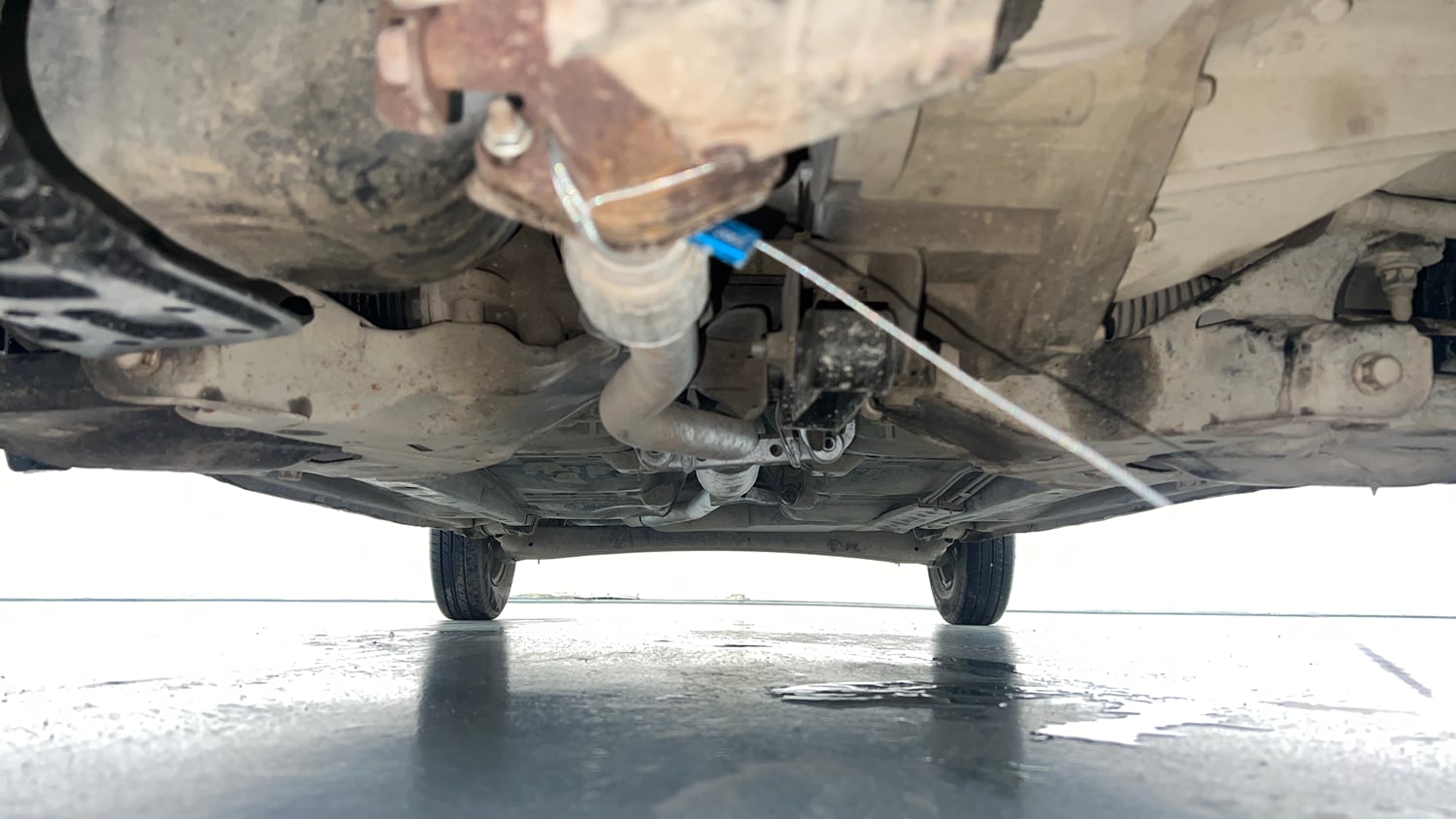 Used 2014 Hyundai i10 Magna 1.1 iRDE2 Petrol Manual extra FRONT LEFT UNDERBODY VIEW