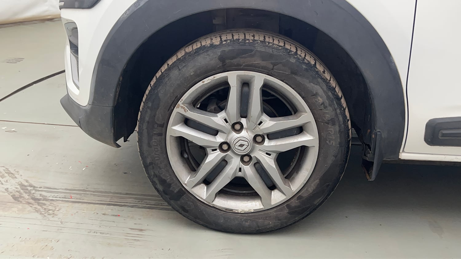 Used 2021 Renault Triber RXZ Petrol Manual tyres LEFT FRONT TYRE RIM VIEW