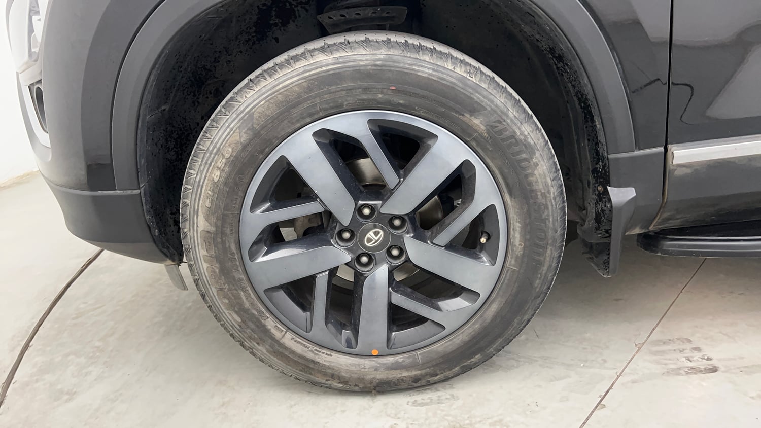 Used 2022 Tata Harrier XZ Plus Dark Edition Diesel Manual tyres LEFT FRONT TYRE RIM VIEW