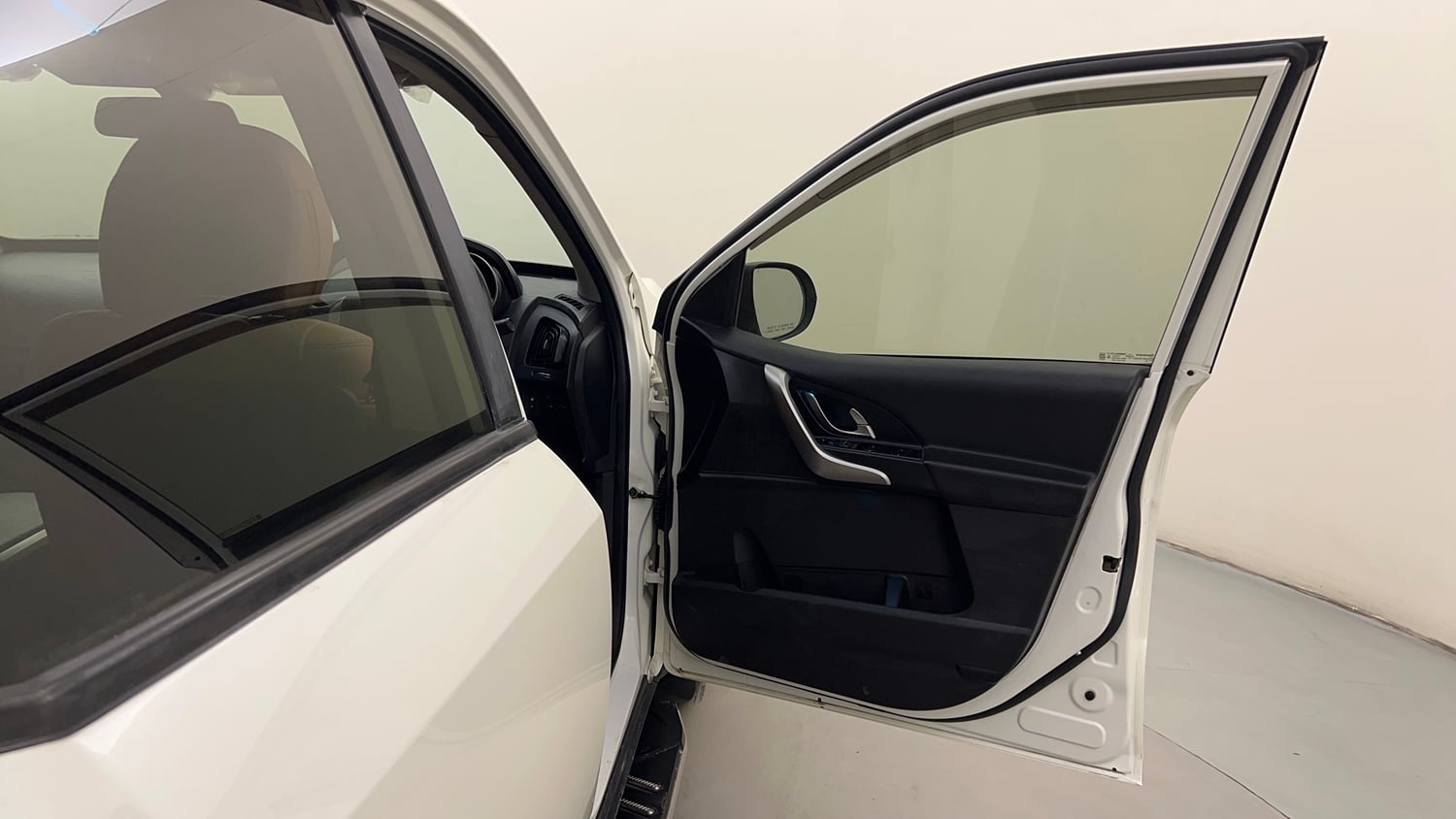 Used 2019 Mahindra XUV500 W7 Diesel Manual interior RIGHT FRONT DOOR OPEN VIEW