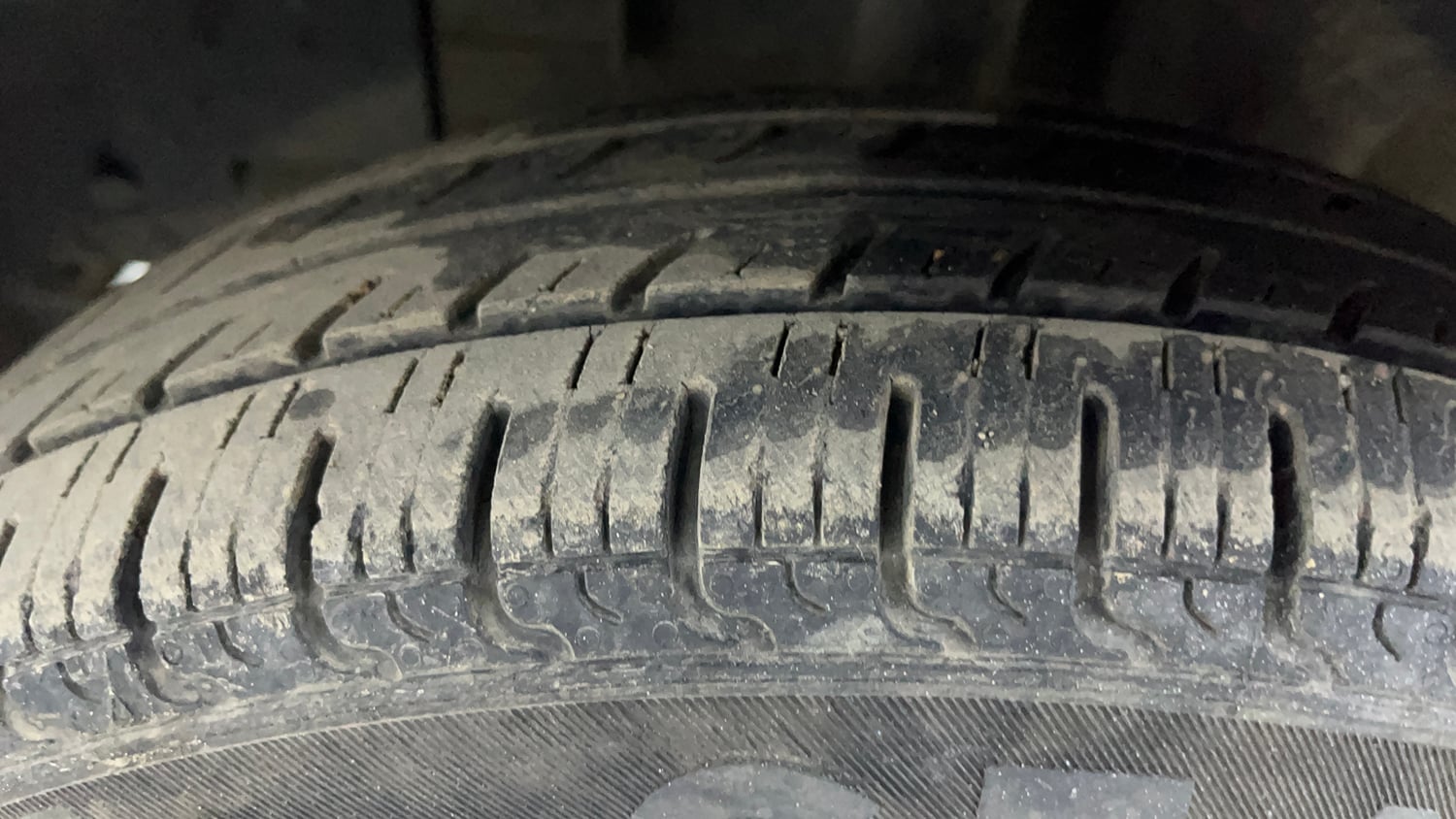 Used 2016 Renault Kwid RXT Petrol Manual tyres LEFT FRONT TYRE TREAD VIEW