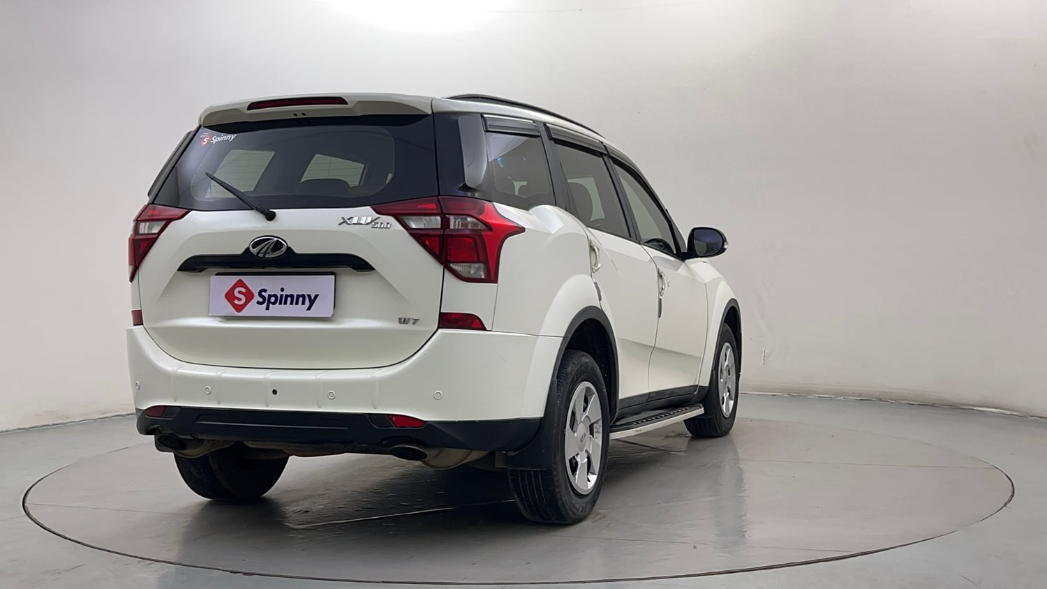 Used 2019 Mahindra XUV500 W7 Diesel Manual exterior RIGHT REAR CORNER VIEW