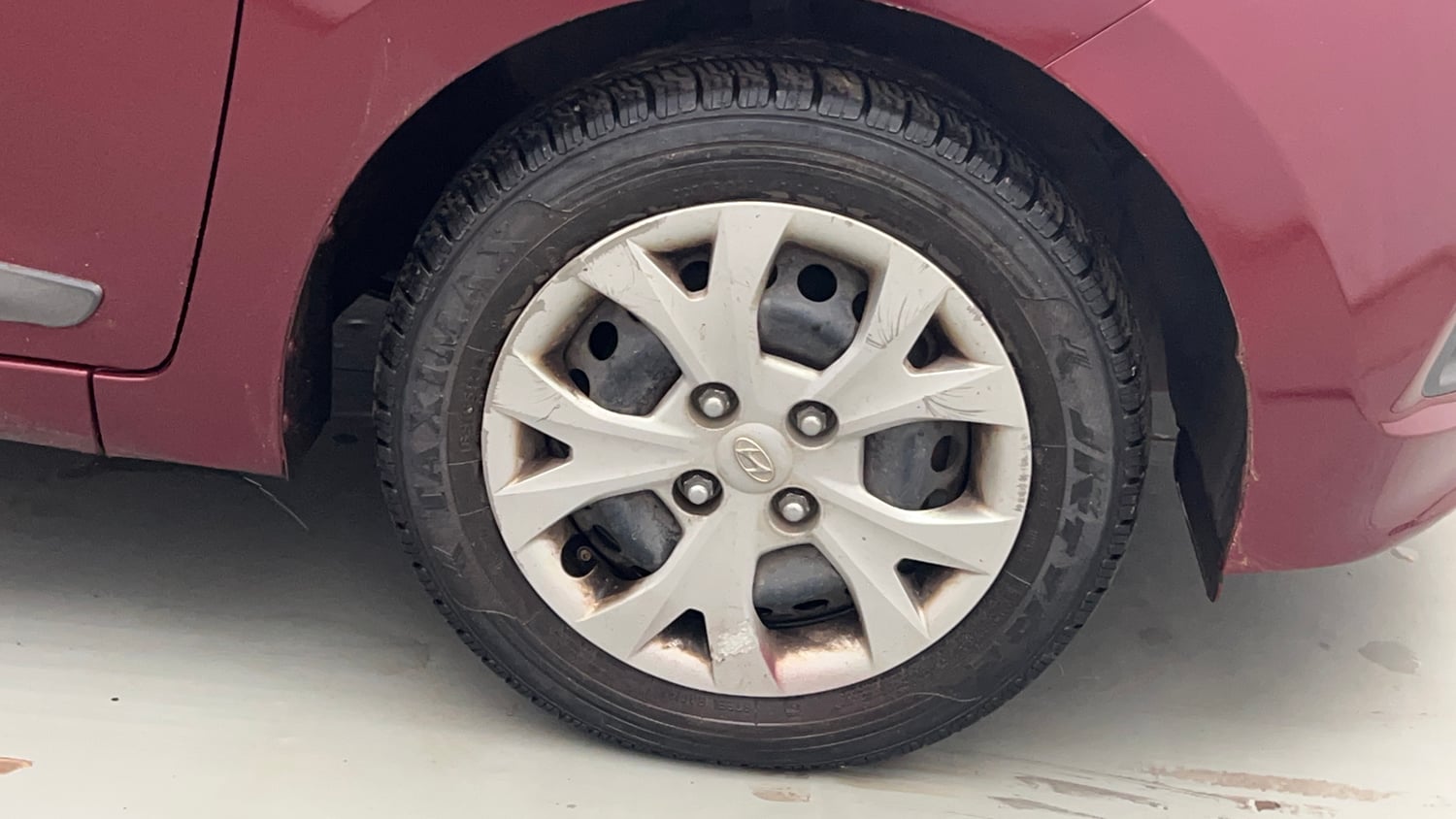 Used 2014 Hyundai Grand i10 Sportz 1.2 Kappa VTVT Petrol Manual tyres RIGHT FRONT TYRE RIM VIEW