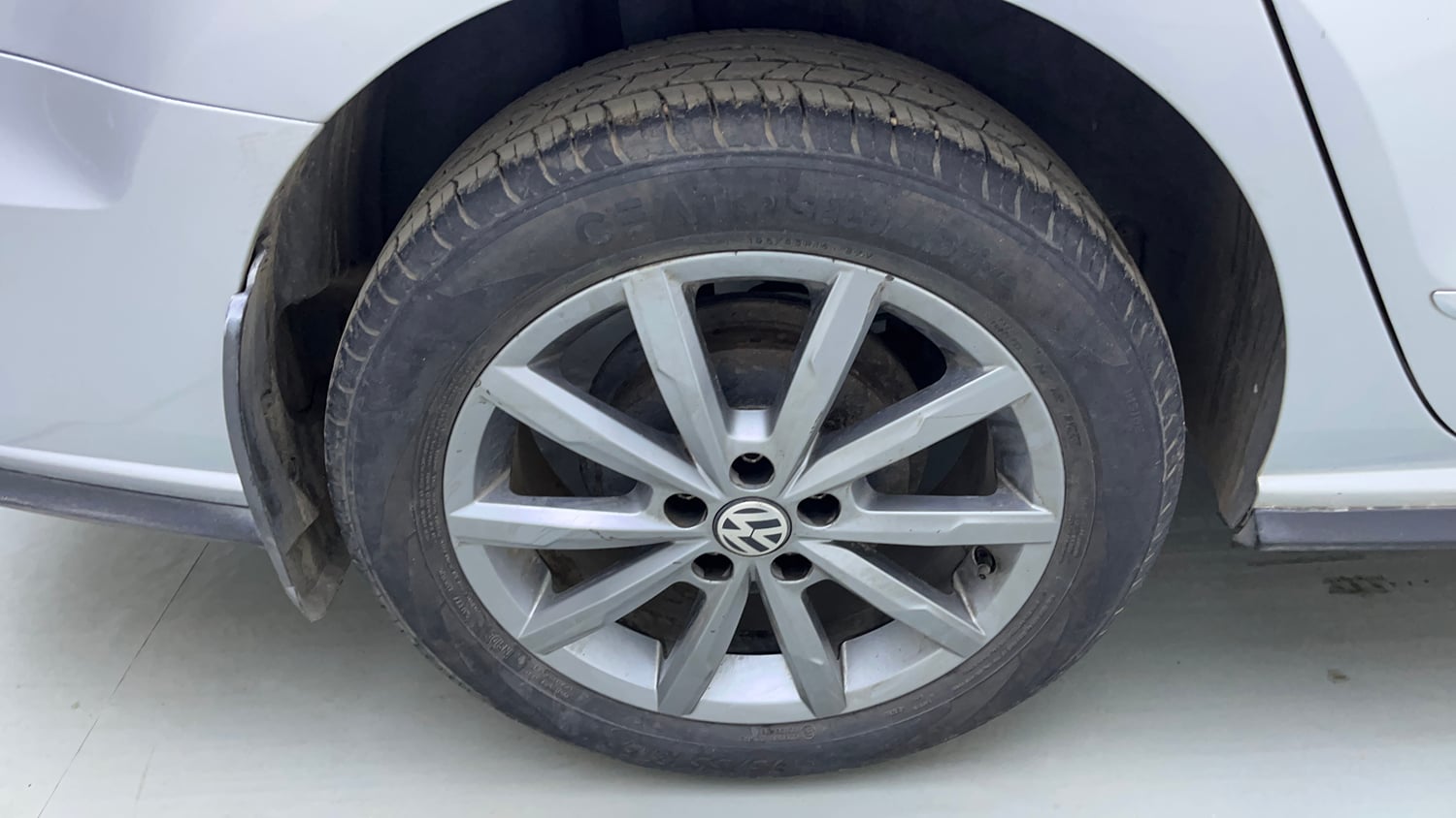 Used 2022 Volkswagen Vento Highline Plus 1.0L TSI Automatic Petrol Automatic tyres RIGHT REAR TYRE RIM VIEW