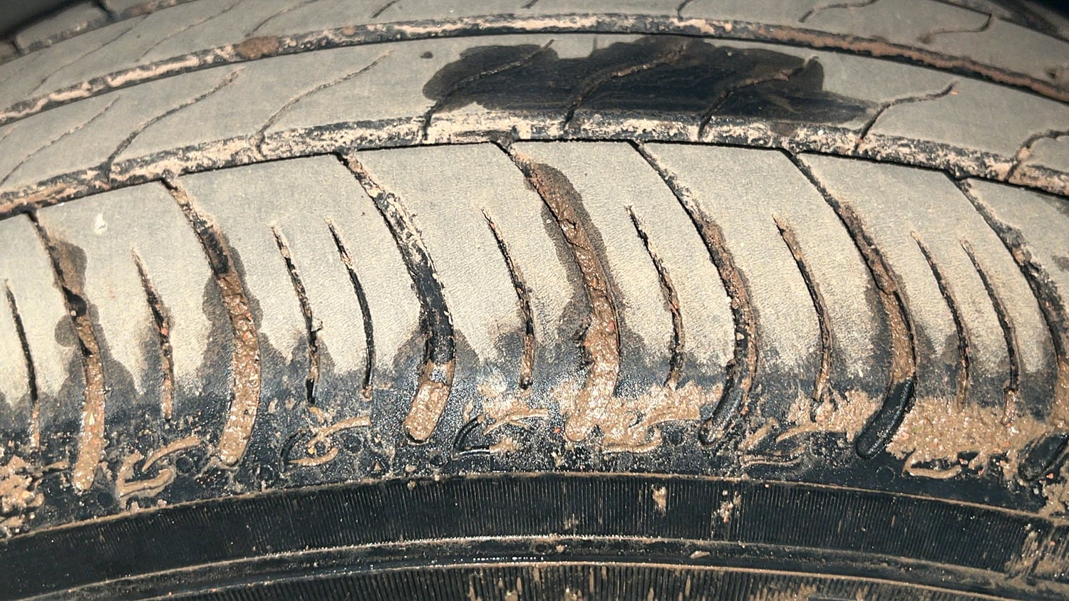 Used 2019 Tata Tiago Revotron XZ Petrol Manual tyres LEFT FRONT TYRE TREAD VIEW