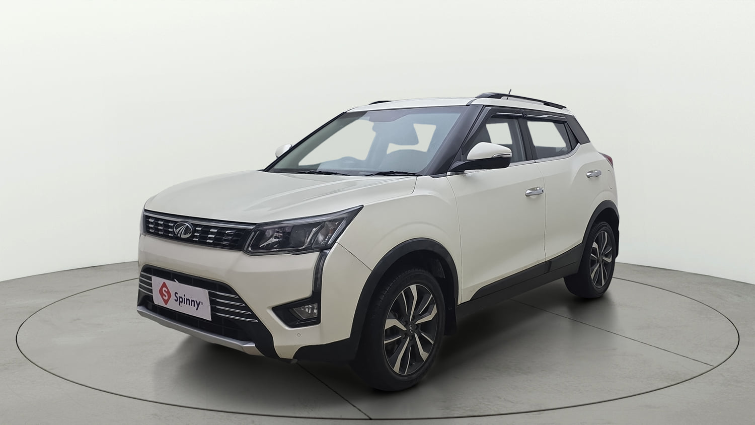 Used 2020 Mahindra XUV 300 W8 (O) 1.5 Diesel Diesel Manual exterior LEFT FRONT CORNER VIEW