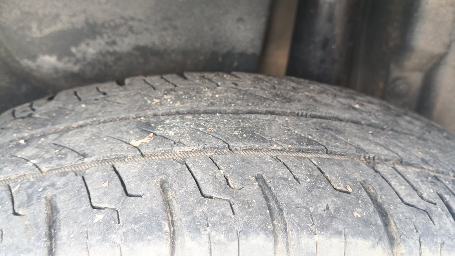 Used 2013 Maruti Suzuki Swift Dzire LXI Petrol Manual tyres LEFT REAR TYRE TREAD VIEW