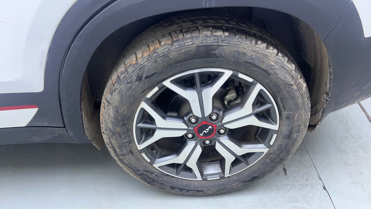 Used 2022 Kia Seltos GTX Plus 1.5 Diesel AT Diesel Automatic tyres LEFT REAR TYRE RIM VIEW