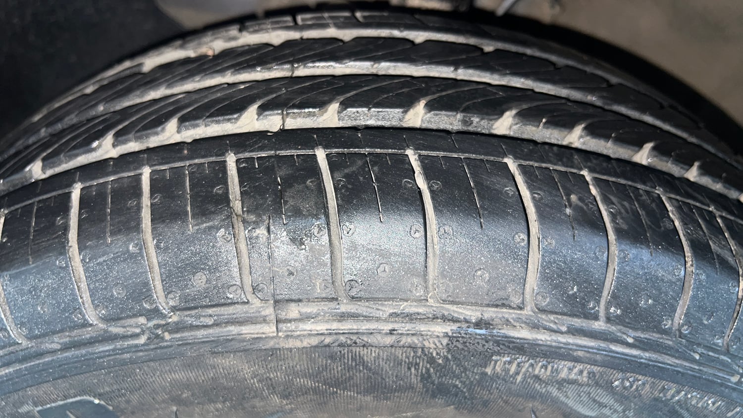 Used 2020 Hyundai Elite i20 Magna Plus 1.2 Petrol Manual tyres LEFT FRONT TYRE TREAD VIEW