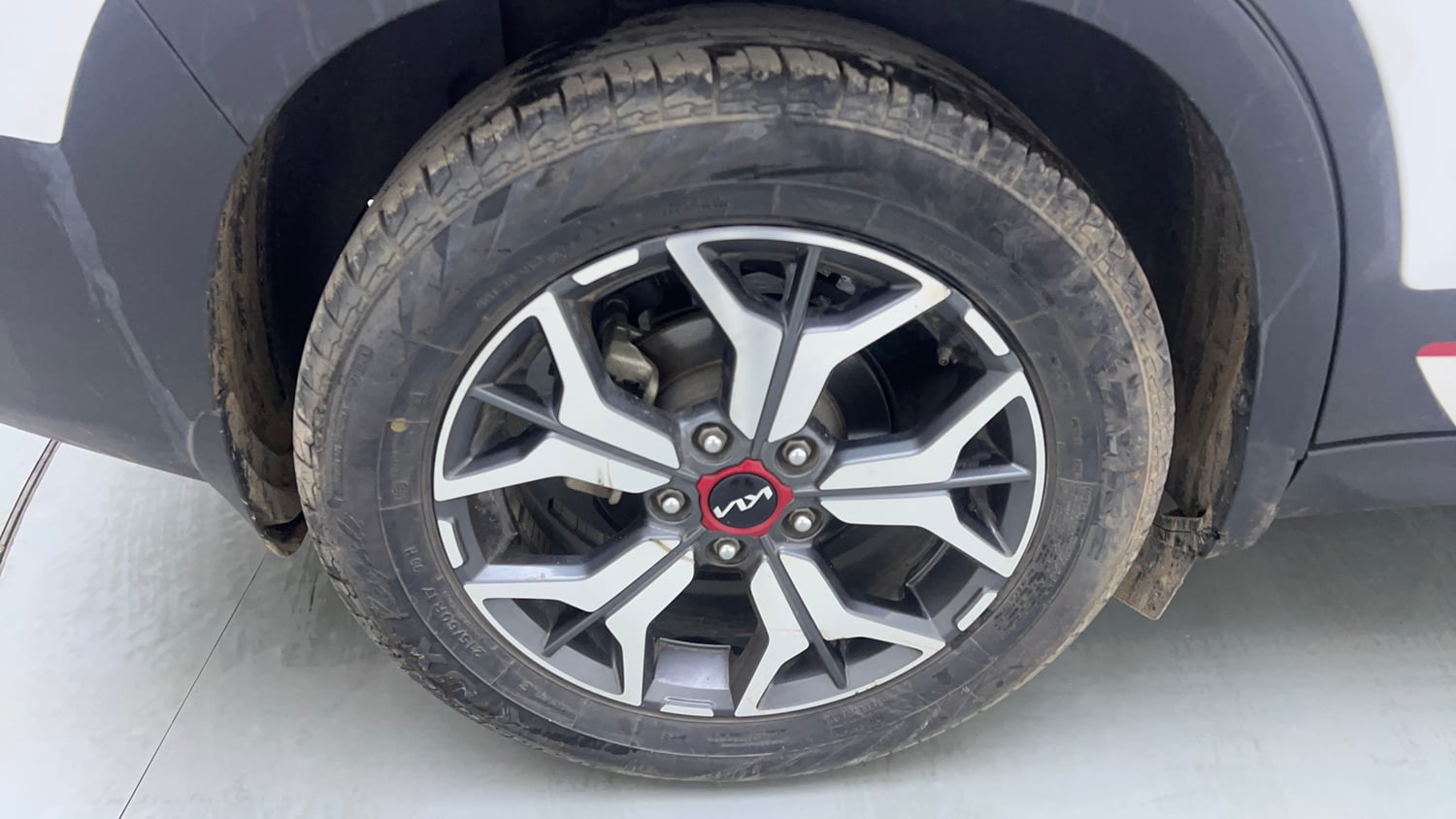 Used 2022 Kia Seltos GTX Plus 1.5 Diesel AT Diesel Automatic tyres RIGHT REAR TYRE RIM VIEW