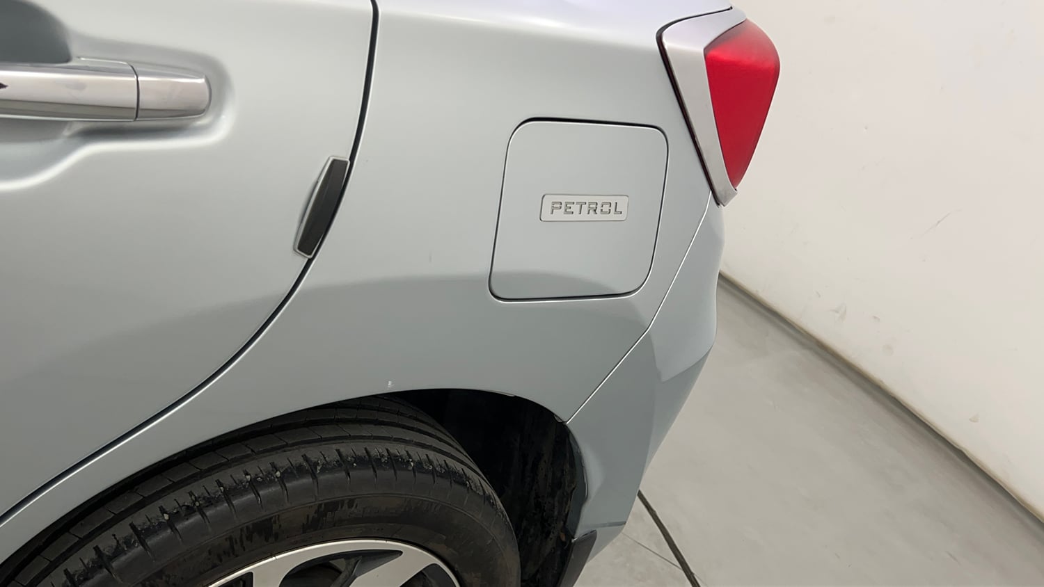 Used 2023 Toyota Glanza V AMT Petrol Automatic dents MINOR SCRATCH