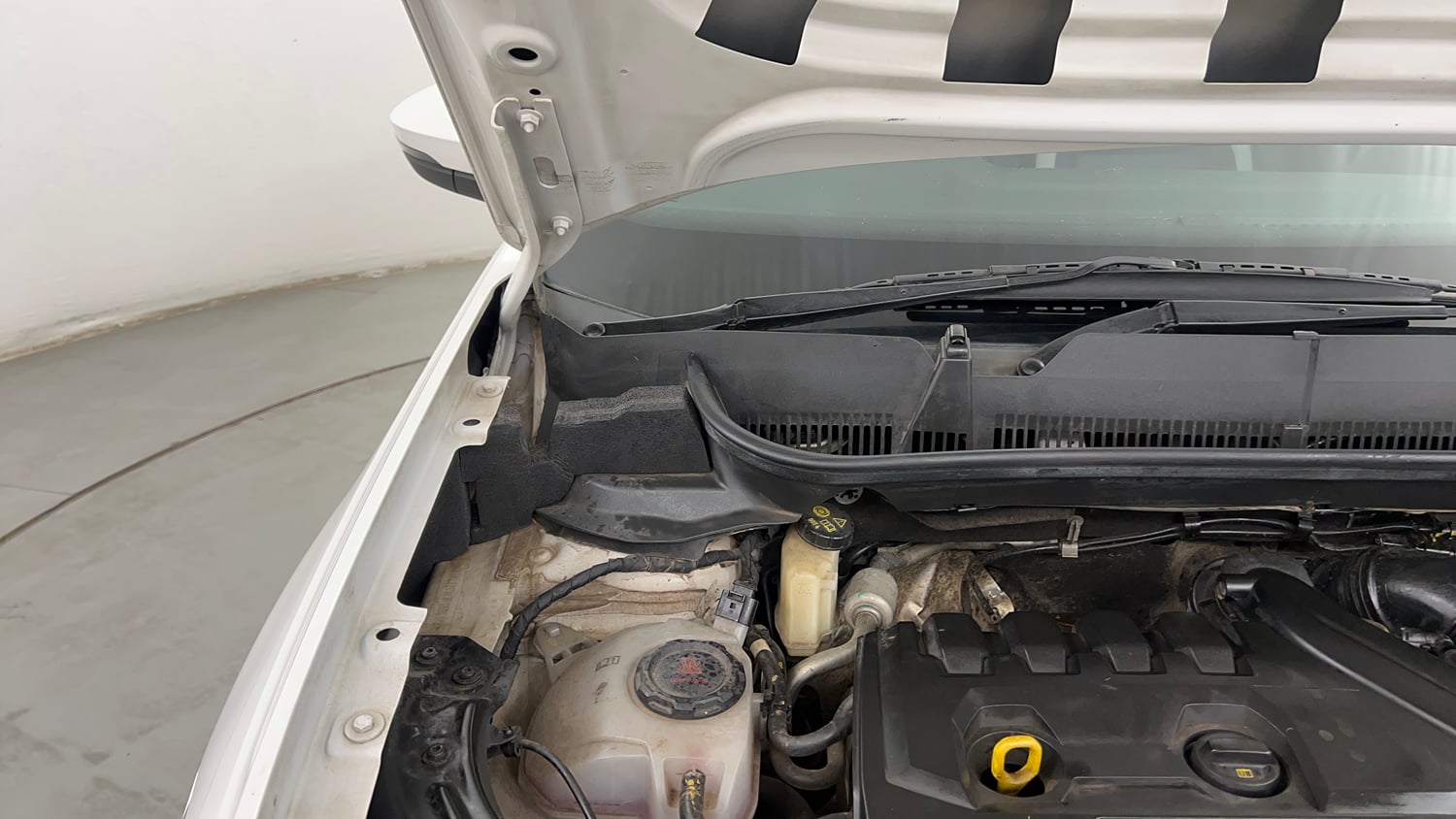 Used 2023 Volkswagen Taigun GT Plus 1.5 TSI DSG Petrol Automatic engine ENGINE RIGHT SIDE HINGE & APRON VIEW