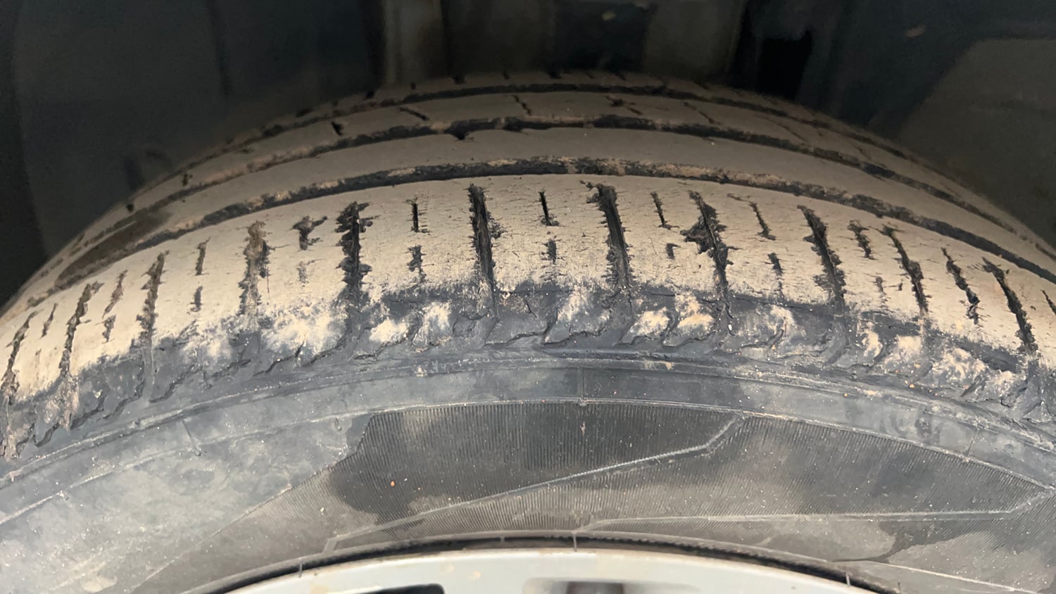 Used 2021 Renault Triber RXZ Petrol Manual tyres LEFT FRONT TYRE TREAD VIEW