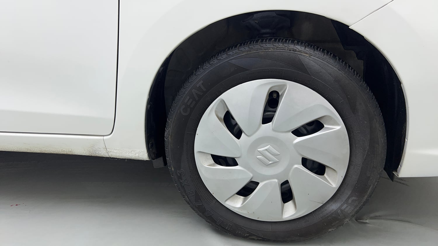 Used 2019 Maruti Suzuki Celerio VXi AMT Petrol Automatic tyres RIGHT FRONT TYRE RIM VIEW