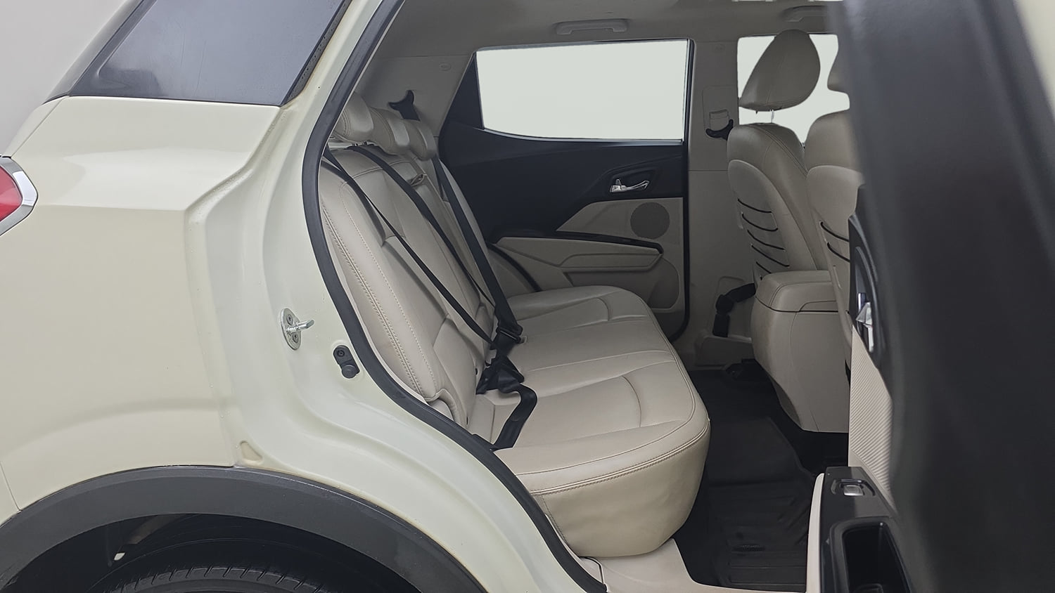 Used 2020 Mahindra XUV 300 W8 (O) 1.5 Diesel Diesel Manual interior RIGHT SIDE REAR DOOR CABIN VIEW