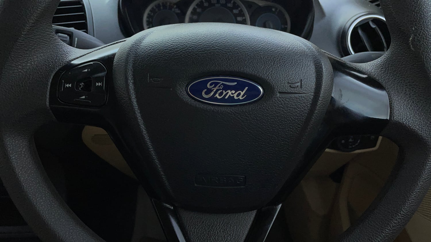 Used 2017 Ford Figo Aspire Titanium 1.2 Ti-VCT Petrol Manual top_features Airbags