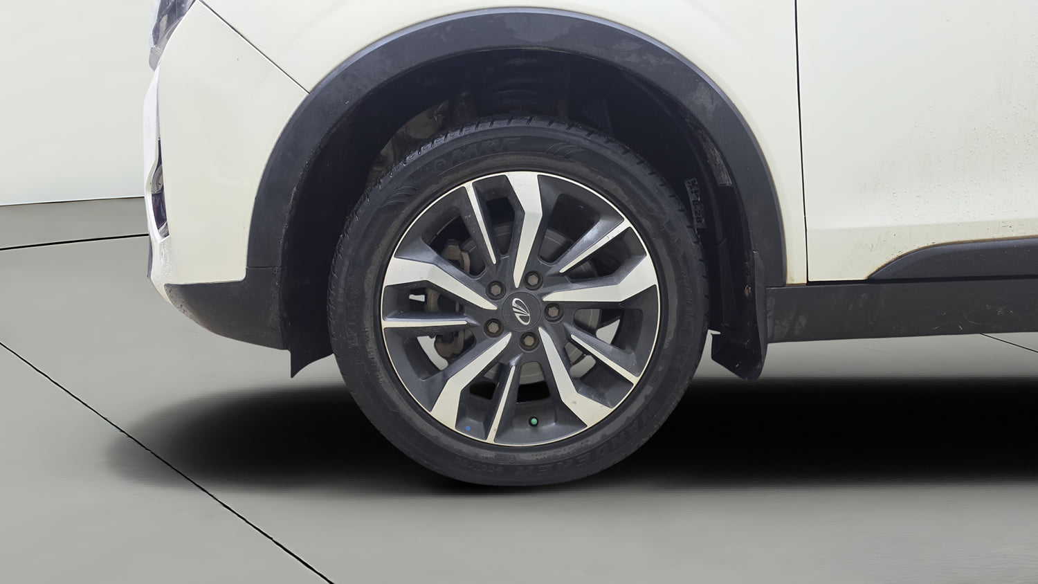 Used 2020 Mahindra XUV 300 W8 (O) 1.5 Diesel Diesel Manual tyres LEFT FRONT TYRE RIM VIEW