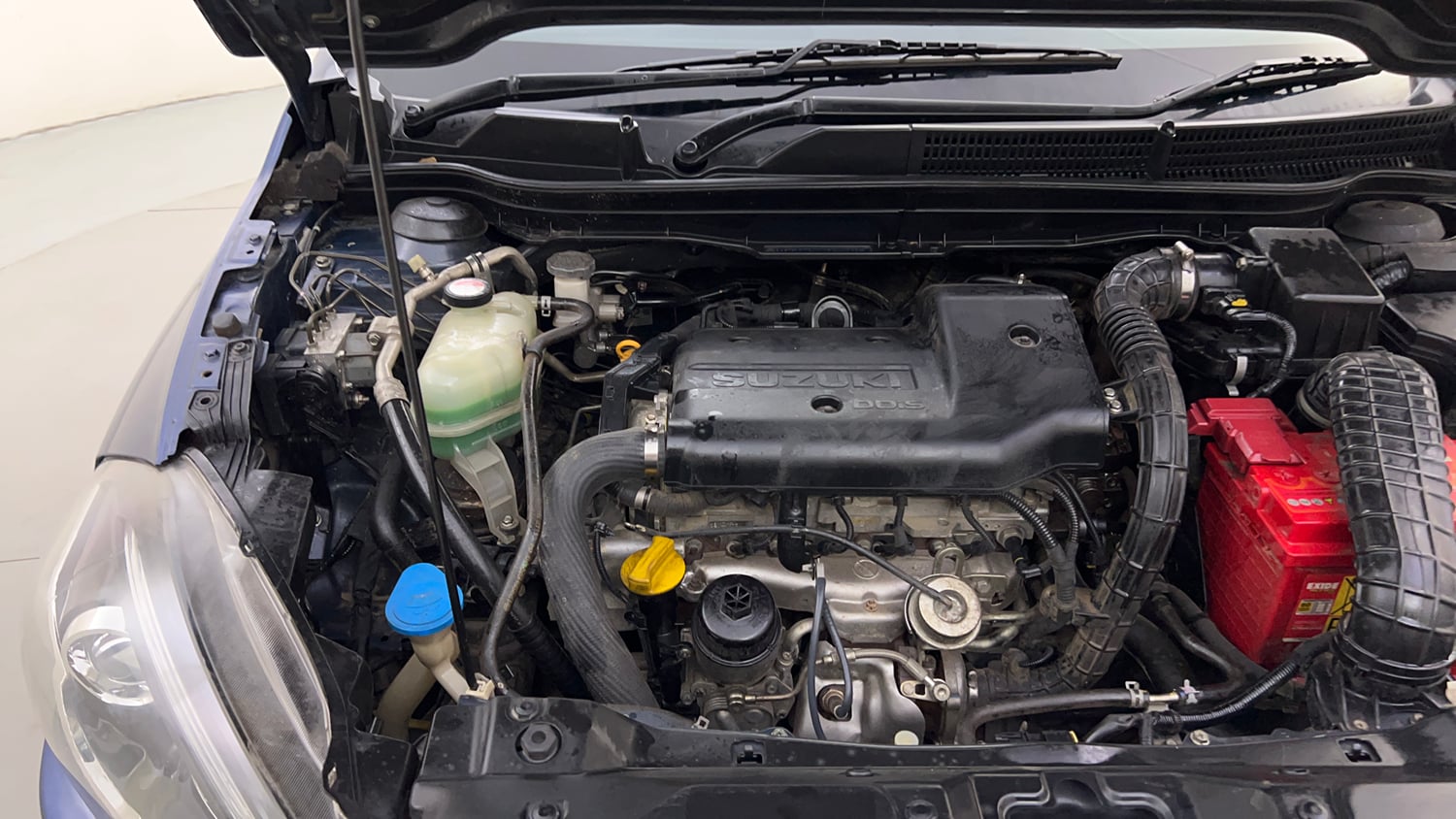 Used 2018 Maruti Suzuki S-Cross Alpha 1.3 Diesel Manual engine ENGINE RIGHT SIDE HINGE & APRON VIEW