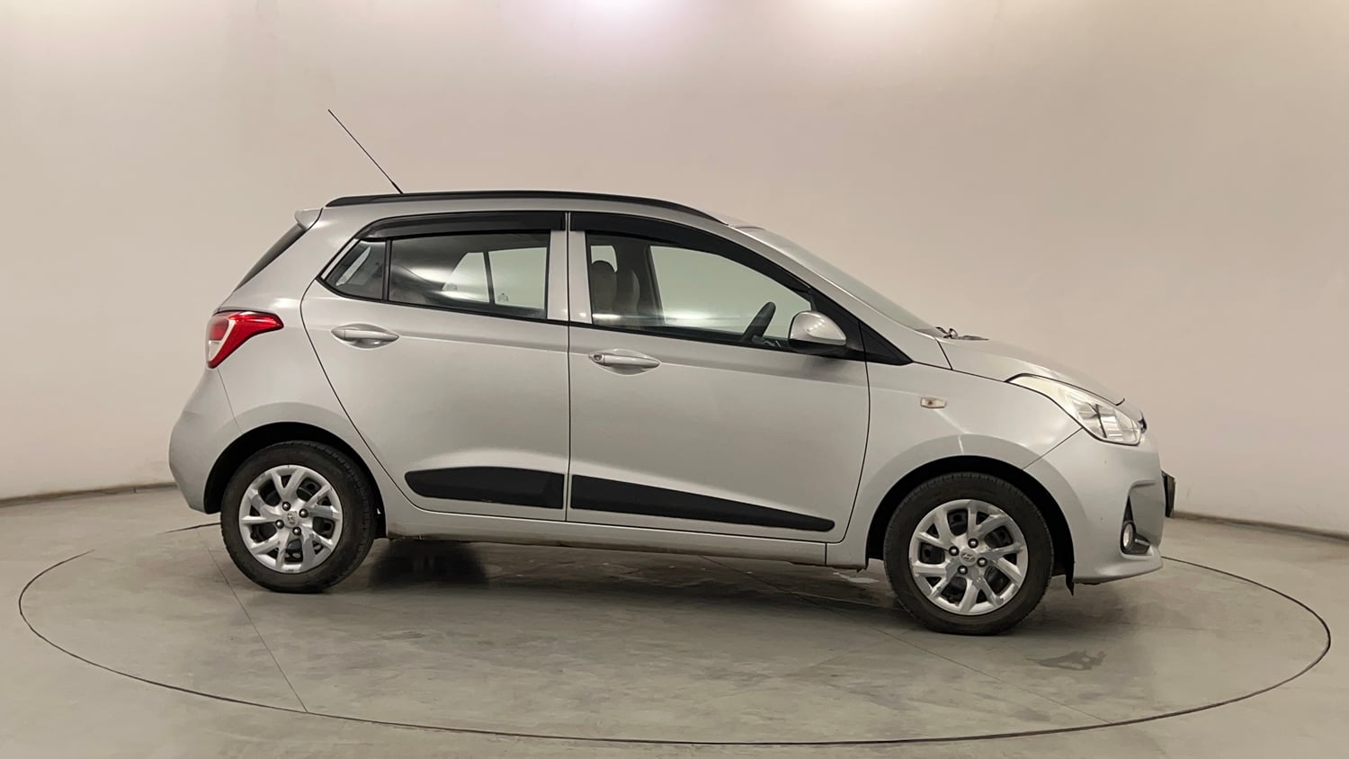Used 2017 Hyundai Grand i10 Sportz 1.2 Kappa VTVT Petrol Manual exterior RIGHT SIDE VIEW