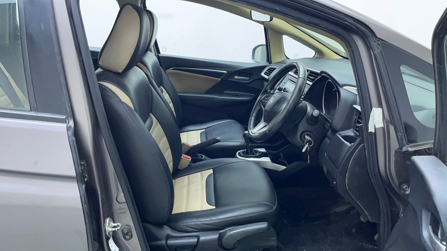 Used 2017 Honda Jazz V Petrol Petrol Manual interior RIGHT SIDE FRONT DOOR CABIN VIEW