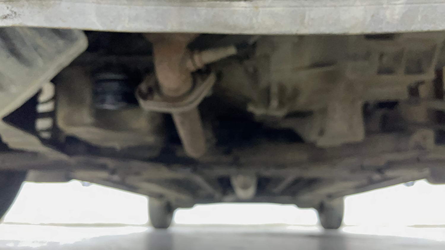 Used 2013 Maruti Suzuki Ritz Vxi BS-IV Petrol Manual extra FRONT LEFT UNDERBODY VIEW