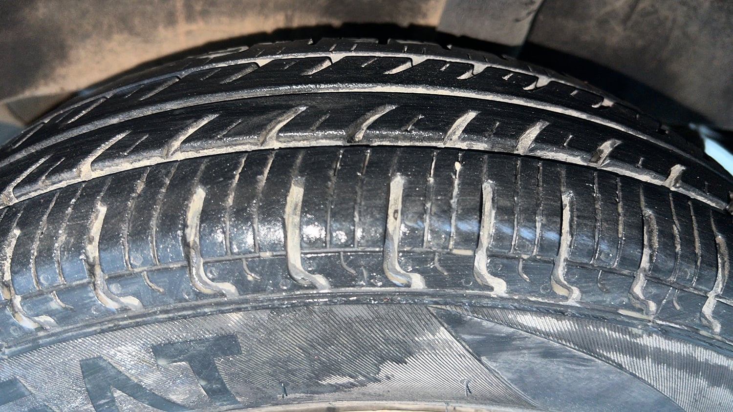 Used 2016 Renault Kwid RXL Petrol Manual tyres LEFT REAR TYRE TREAD VIEW