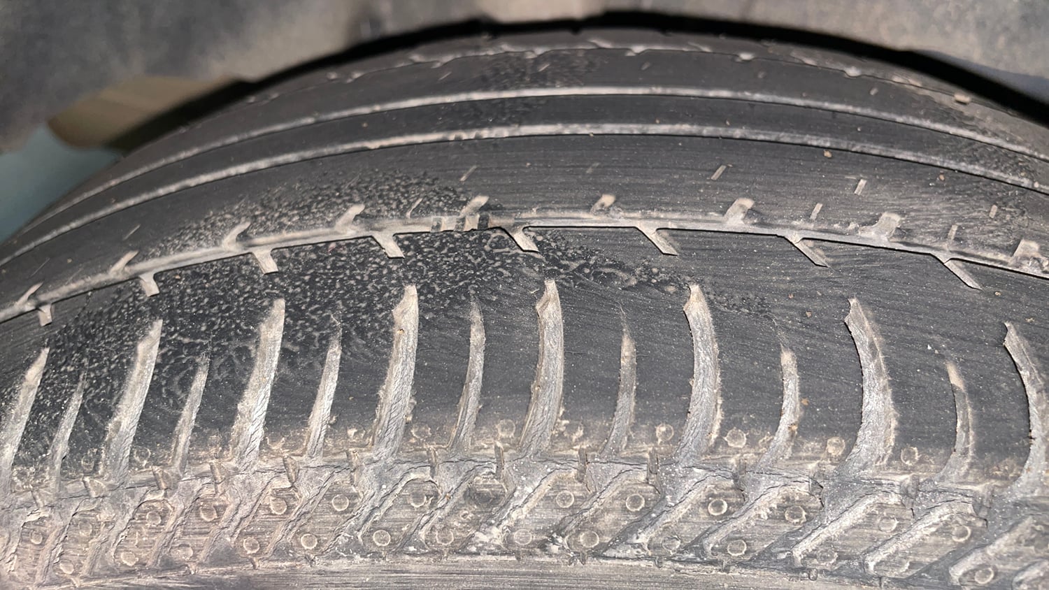 Used 2017 Ford Figo Aspire Titanium 1.2 Ti-VCT Petrol Manual tyres RIGHT REAR TYRE TREAD VIEW