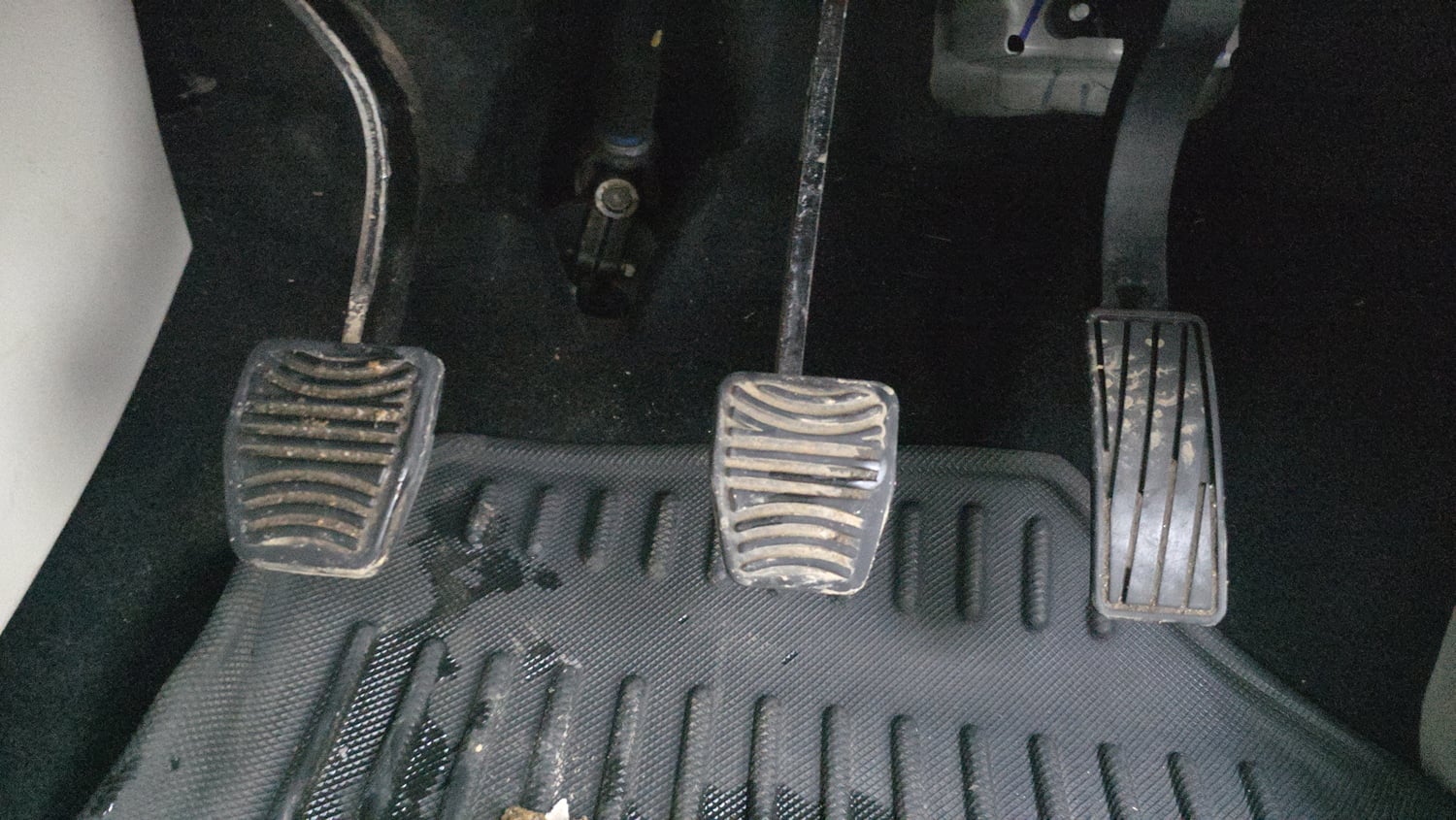 Used 2020 Mahindra XUV 300 W8 (O) 1.5 Diesel Diesel Manual interior PEDALS VIEW