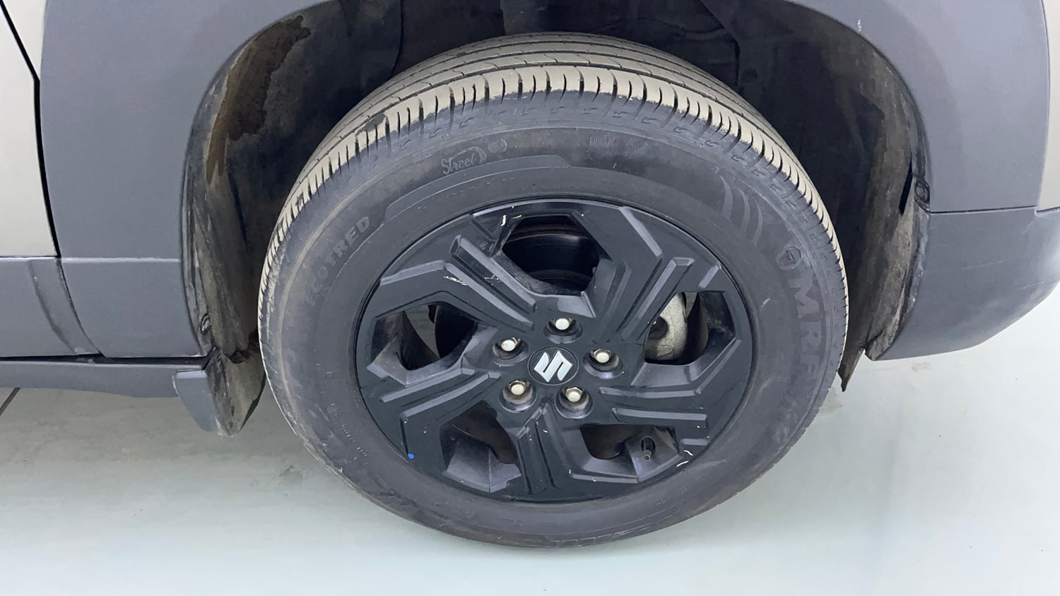 Used 2024 Maruti Suzuki Brezza ZXi Petrol Manual tyres RIGHT FRONT TYRE RIM VIEW