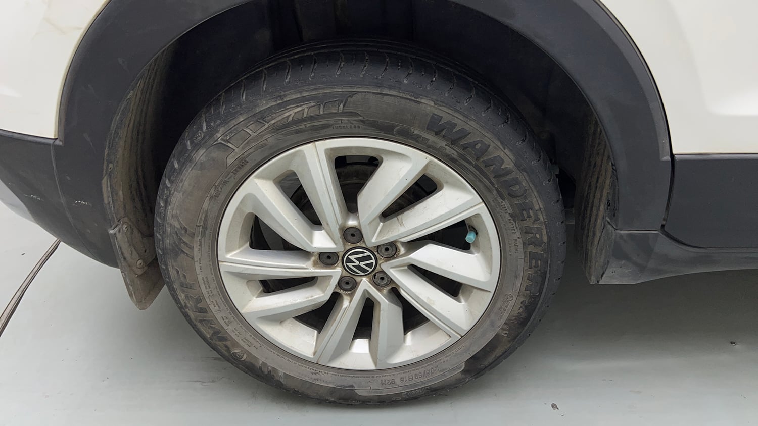 Used 2023 Volkswagen Taigun Highline 1.0 TSI MT Petrol Manual tyres RIGHT REAR TYRE RIM VIEW