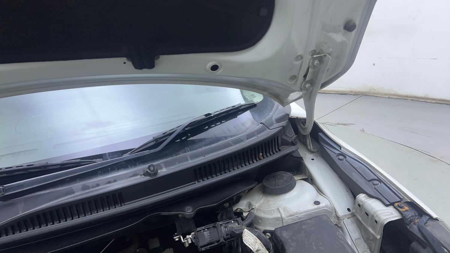 Used 2022 Maruti Suzuki Baleno Delta Petrol Manual engine ENGINE LEFT SIDE HINGE & APRON VIEW