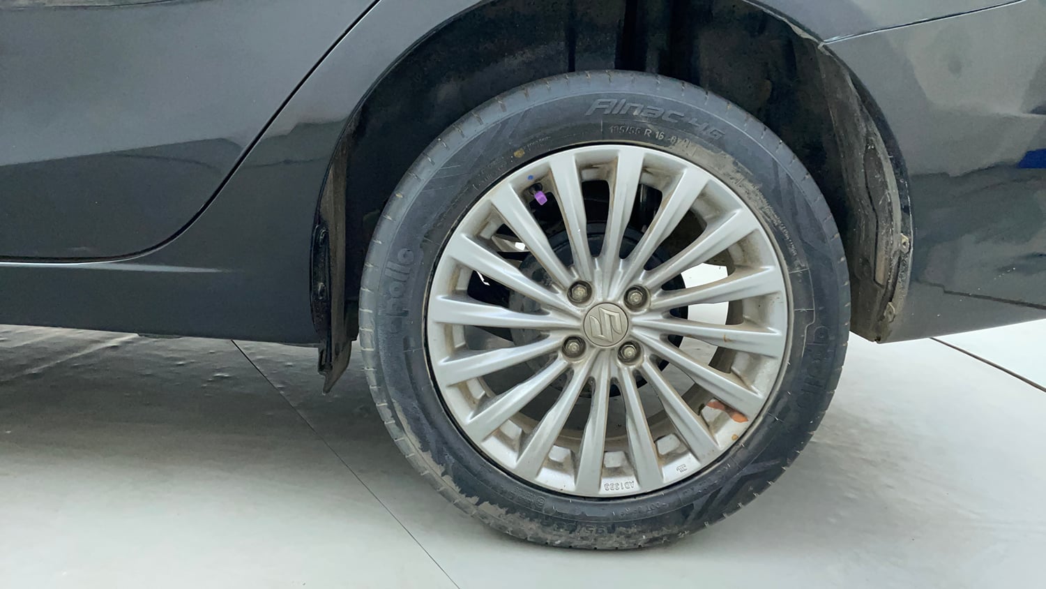 Used 2016 Maruti Suzuki Ciaz ZXi Petrol Manual tyres LEFT REAR TYRE RIM VIEW