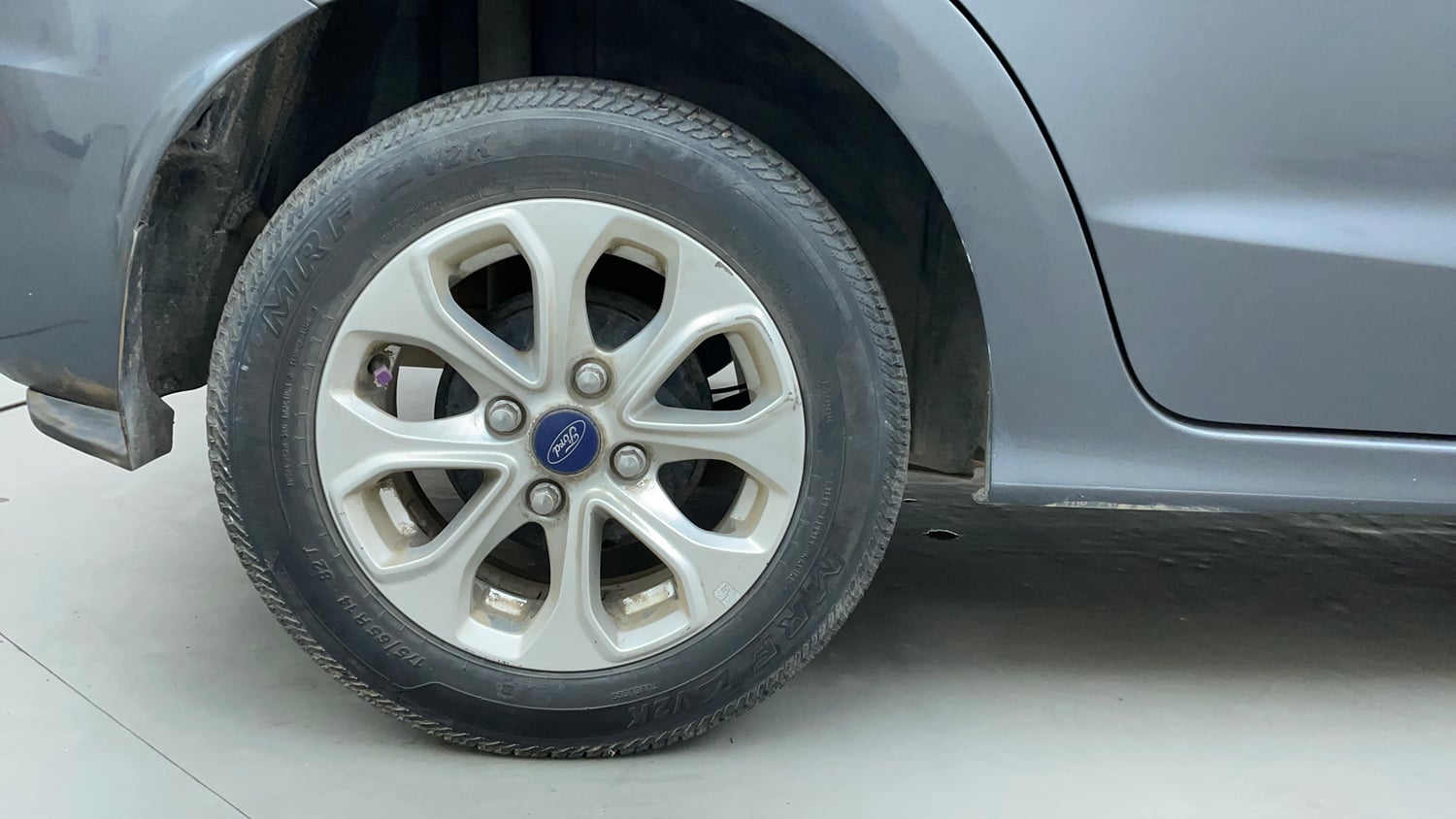 Used 2017 Ford Figo Aspire Titanium 1.2 Ti-VCT Petrol Manual tyres RIGHT REAR TYRE RIM VIEW