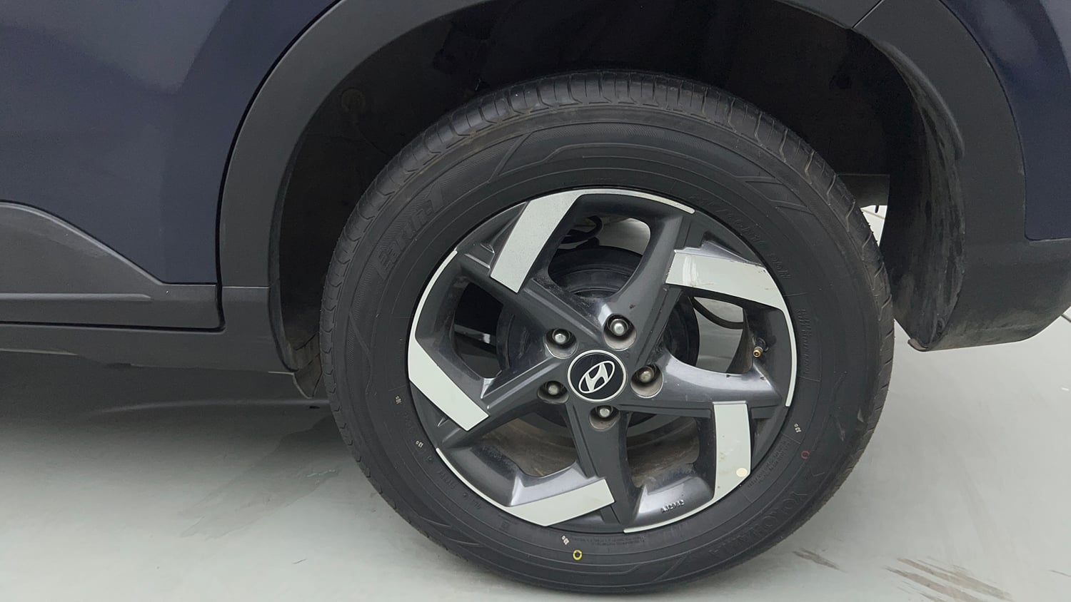 Used 2020 Hyundai Venue SX 1.4 CRDi Diesel Manual tyres LEFT REAR TYRE RIM VIEW
