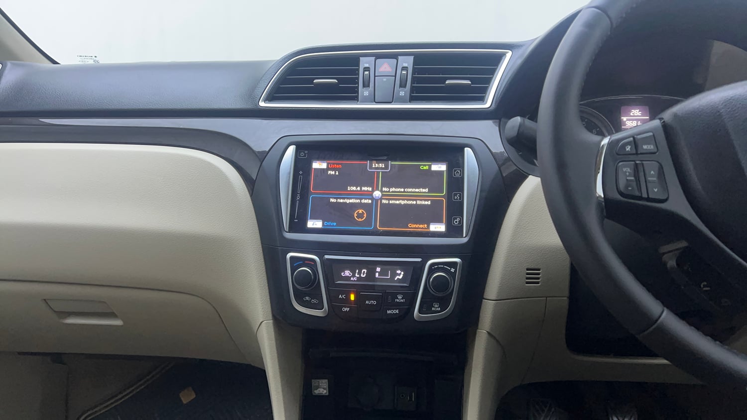 Used 2018 Maruti Suzuki Ciaz Alpha 1.4 MT Petrol Manual interior MUSIC SYSTEM & AC CONTROL VIEW