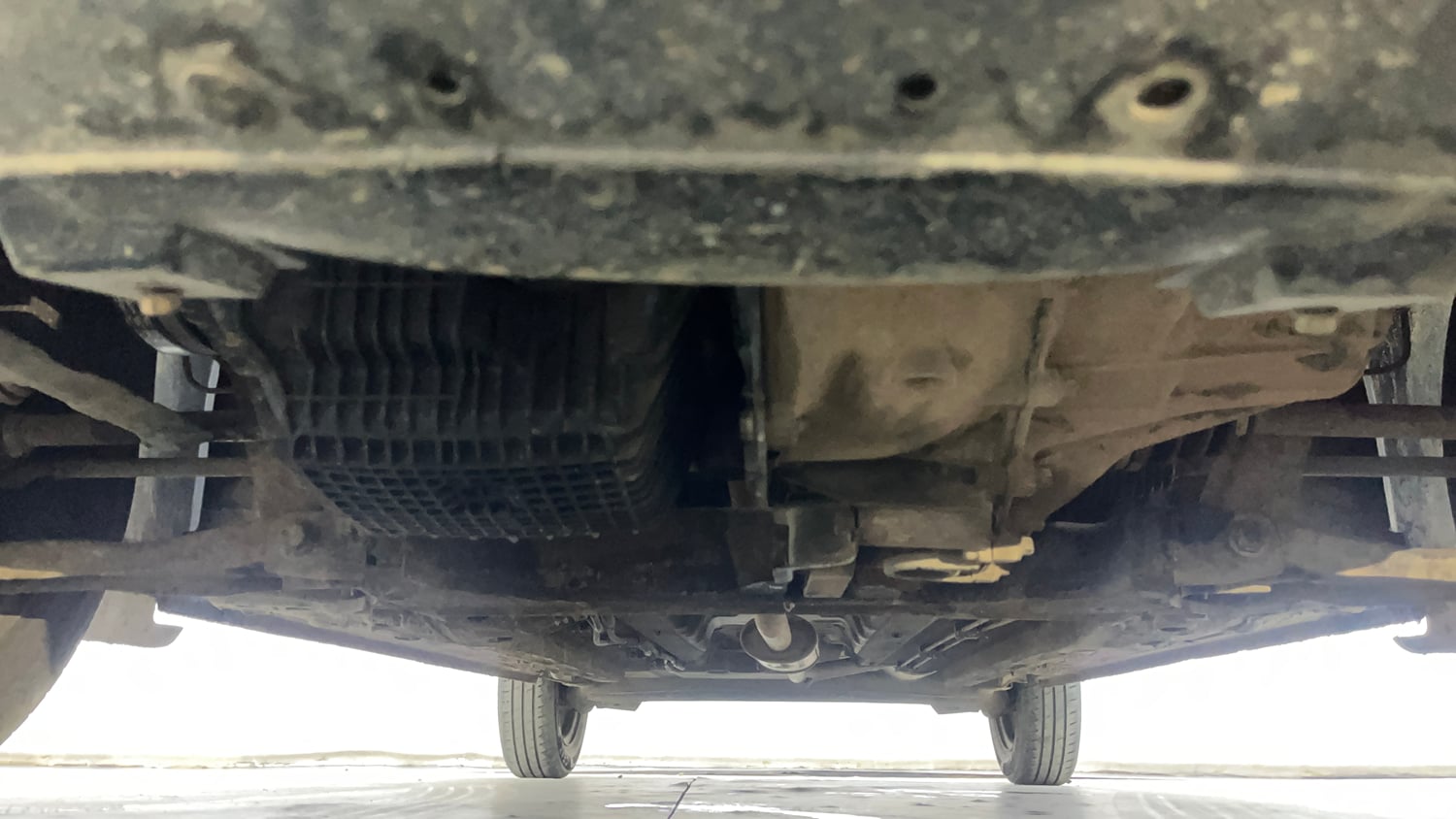 Used 2020 Renault Kwid RXT 1.0 Opt Petrol Manual extra FRONT LEFT UNDERBODY VIEW