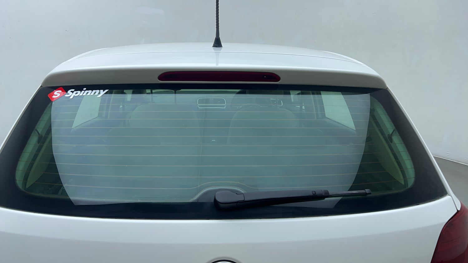 Used 2016 Volkswagen Polo Highline1.2L (P) Petrol Manual top_features Rear wiper