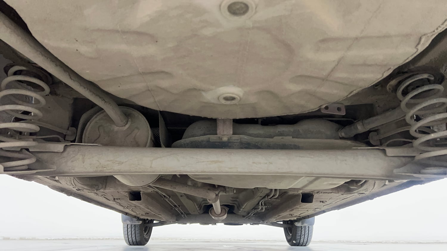 Used 2020 Renault Kwid 1.0 RXT AMT Opt Petrol Automatic extra REAR UNDERBODY VIEW (TAKEN FROM REAR)