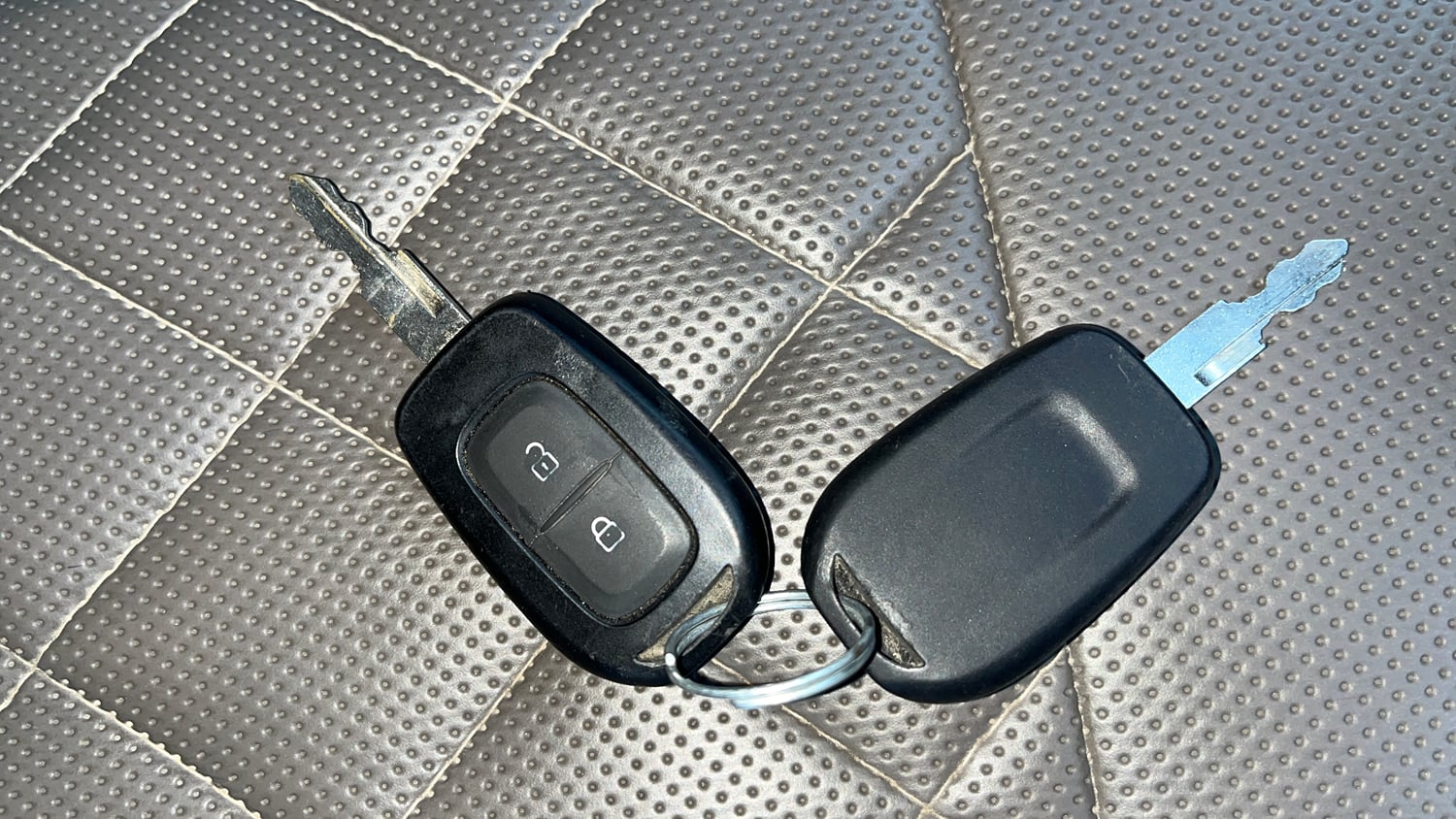 Used 2016 Renault Kwid RXT Petrol Manual extra CAR KEY VIEW