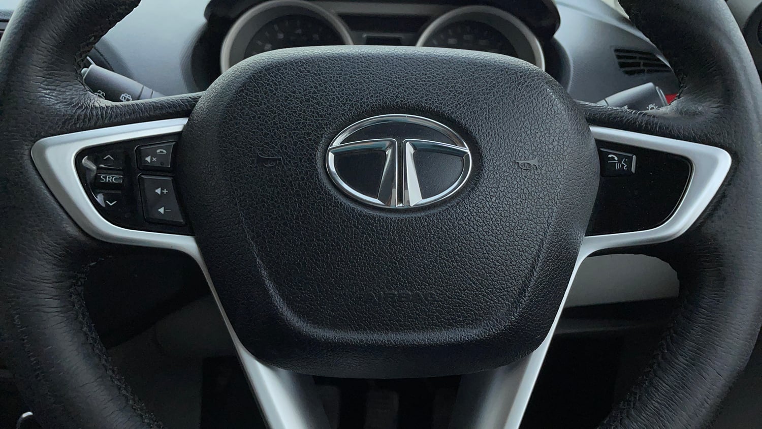 Used 2017 Tata Tiago Revotron XZ Petrol Manual top_features Airbags