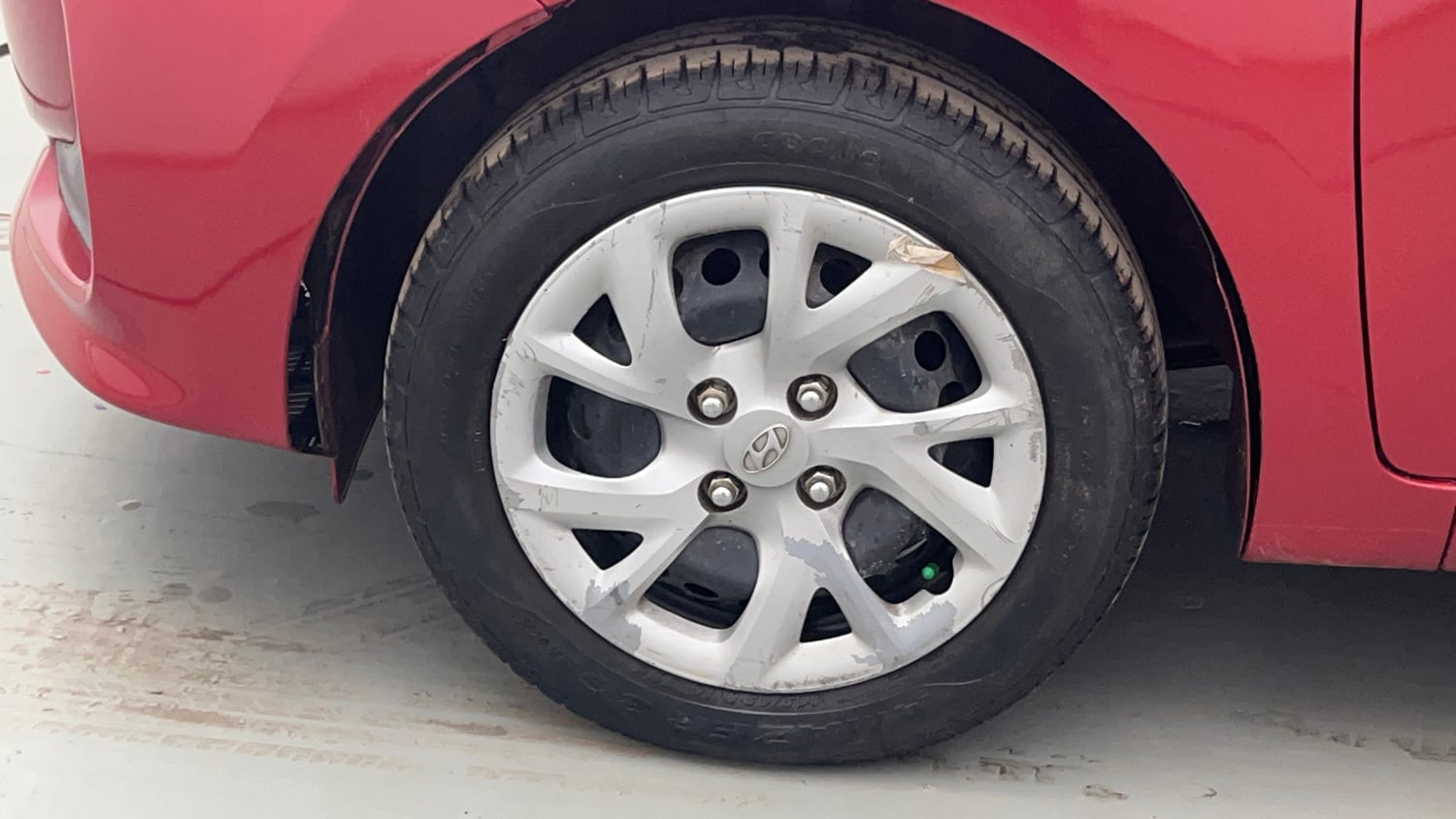 Used 2018 Hyundai Grand i10 Magna 1.2 Kappa VTVT Petrol Manual tyres LEFT FRONT TYRE RIM VIEW