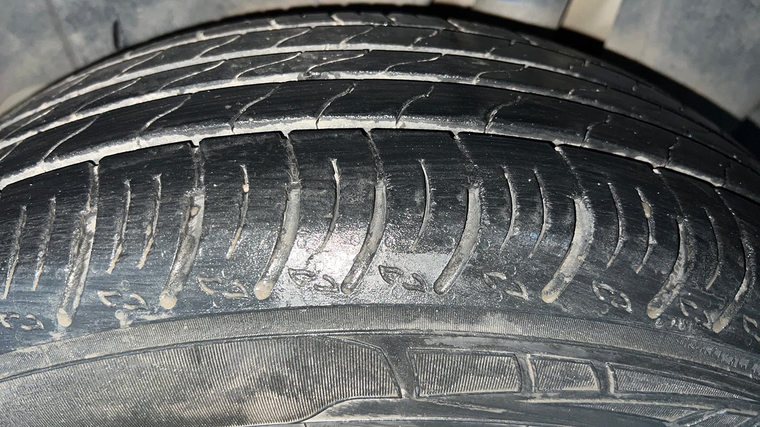Used 2023 Maruti Suzuki XL6 Zeta AT Petrol Petrol Automatic tyres LEFT REAR TYRE TREAD VIEW