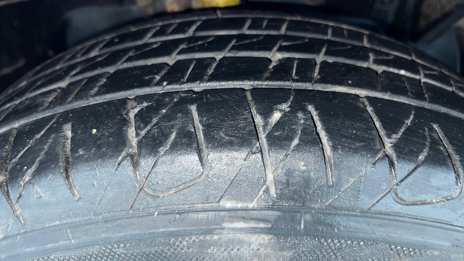 Used 2014 Ford EcoSport Titanium 1.5 Ti-VCT AT Petrol Automatic tyres RIGHT FRONT TYRE TREAD VIEW