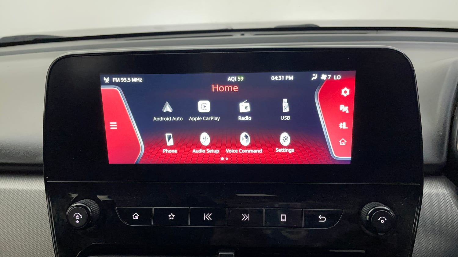 Used 2022 Tata Harrier XZA Plus Dark Edition Diesel Automatic top_features Integrated (in-dash) music system