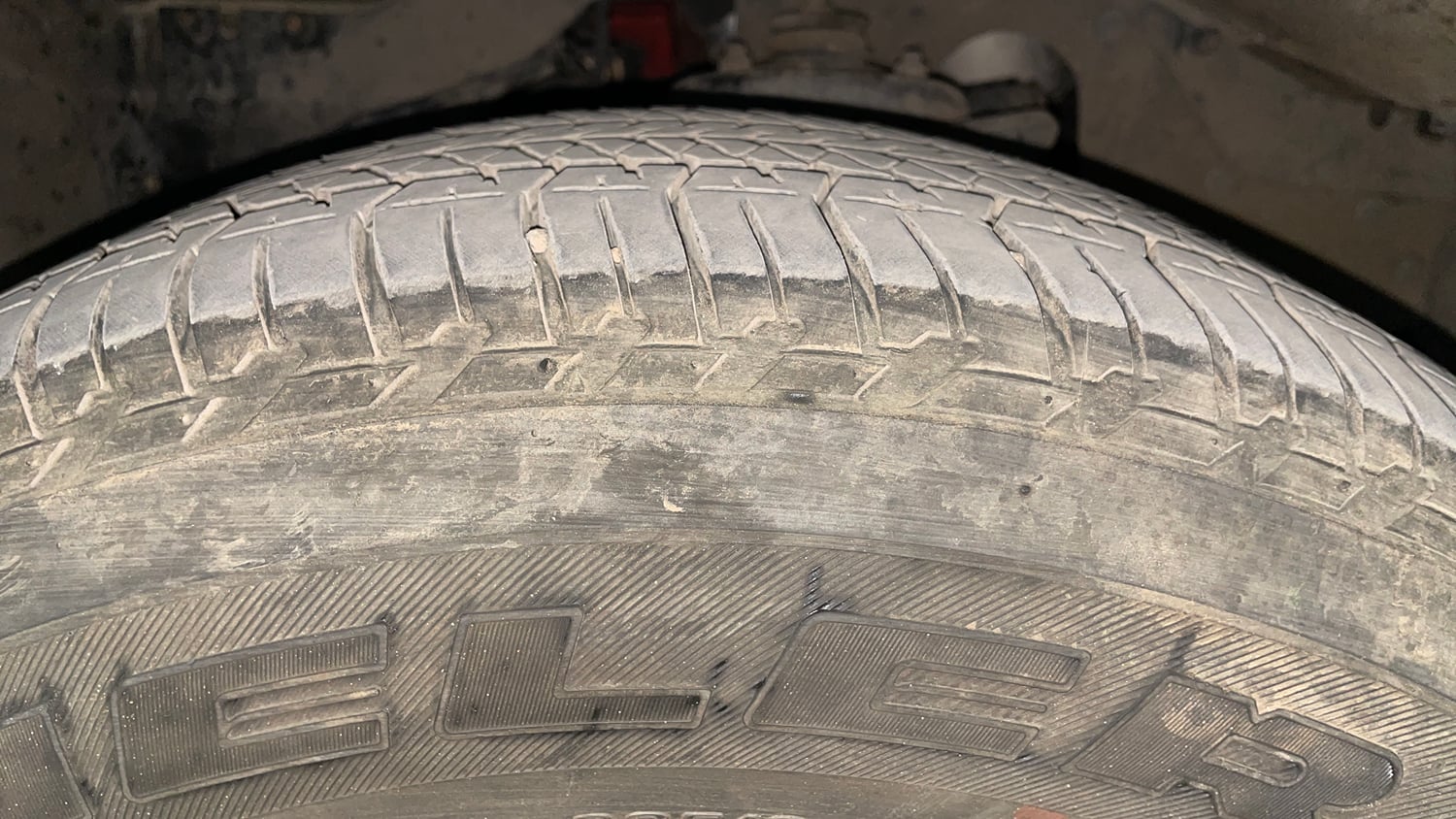Used 2019 Tata Hexa XTA 4x2 6 STR Diesel Automatic tyres RIGHT FRONT TYRE TREAD VIEW