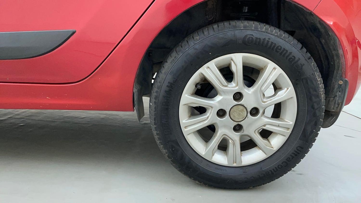 Used 2017 Tata Tiago Revotron XZ Petrol Manual tyres LEFT REAR TYRE RIM VIEW